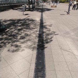 Gyalogúton található rács nem megfelelt
