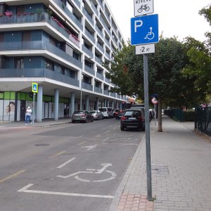 Akadálymentes parkoló megfelelt
