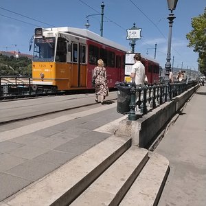 Közösségi közlekedés megálló nem megfelelt